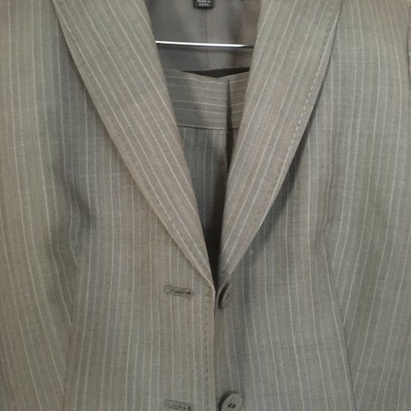 Anne Klein two piece Suit - Picture 1 of 9
